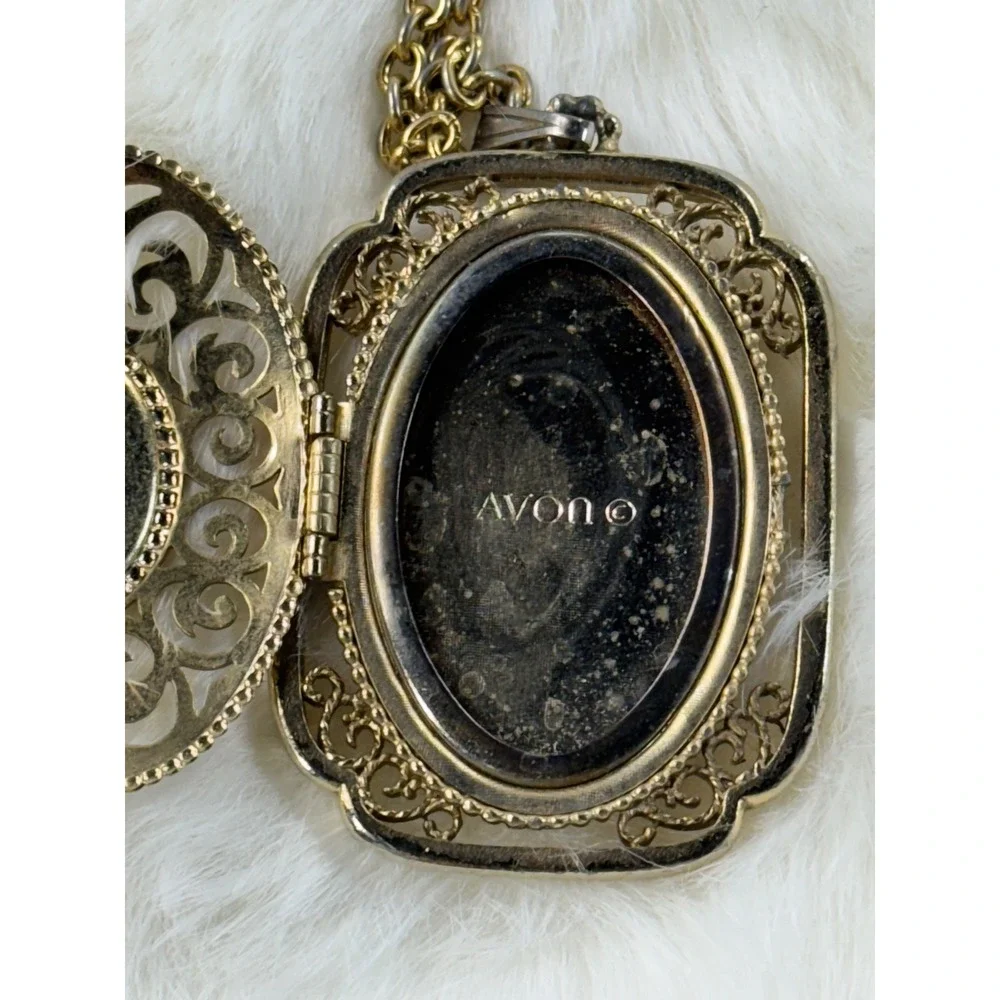 AVON‎ vtg Gold Tone Locket Necklace Blue Stone Filigree Ornate Square Pendant